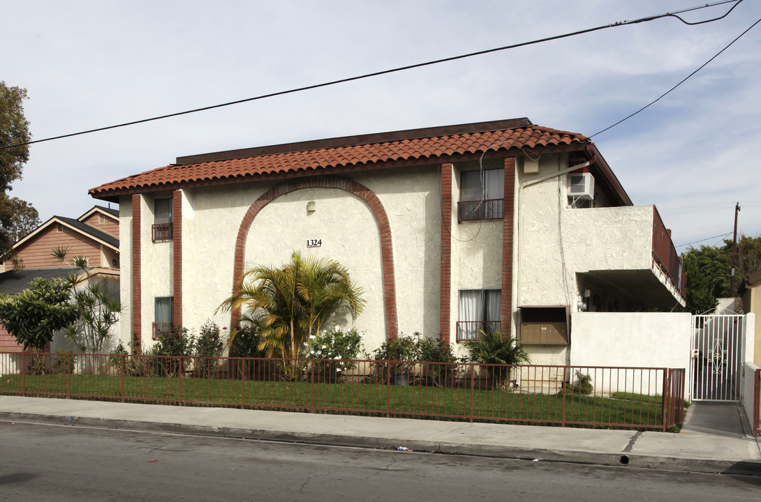 1324 Peckham St in Fullerton, CA - Building Photo