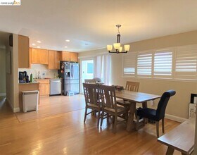 235 Donegal Way in Martinez, CA - Building Photo - Building Photo