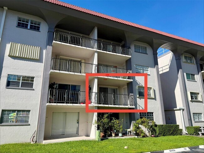 8101 SW 72nd Ave in Miami, FL - Building Photo - Building Photo