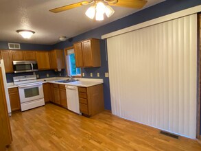 2415 319th Ln NE in Cambridge, MN - Foto de edificio - Building Photo
