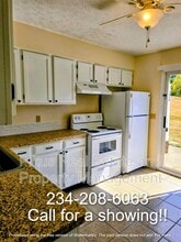 1040 Smith Kramer St NE in Hartville, OH - Building Photo - Building Photo