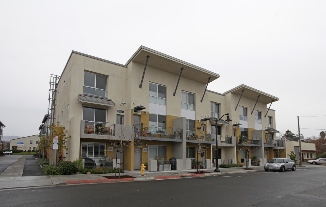 405-415 2nd St in Petaluma, CA - Building Photo