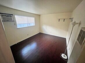 2103 3rd St, Unit B in Sacramento, CA - Foto de edificio - Building Photo