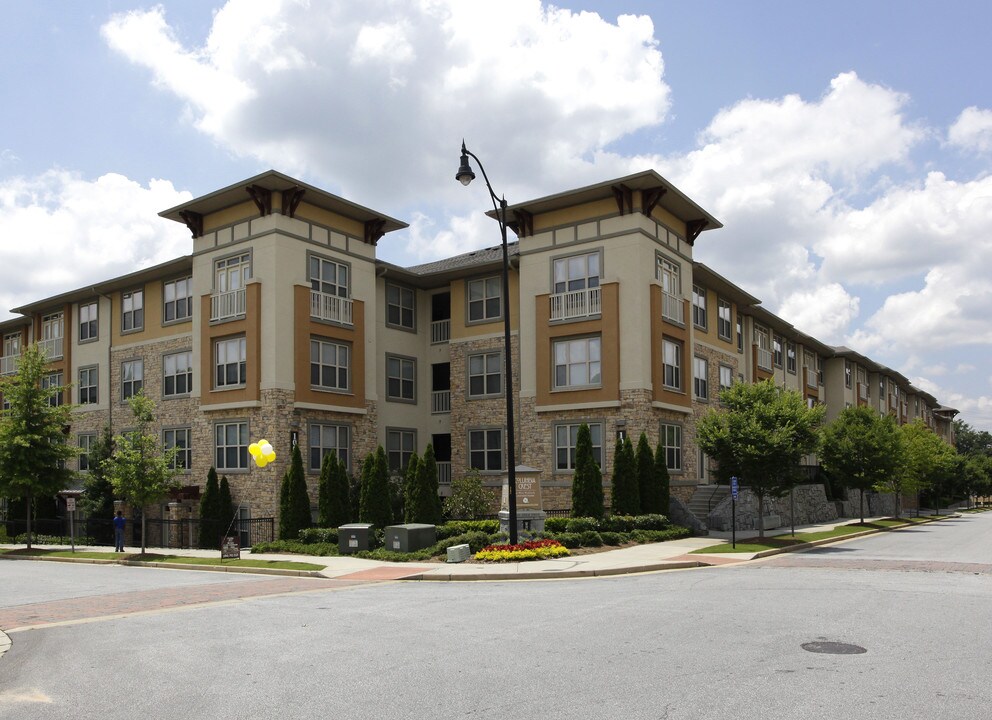 Columbia Crest in Atlanta, GA - Building Photo