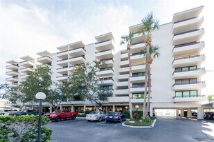 5700 Mariner St in Tampa, FL - Building Photo