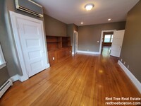 7 Regent Cir, Unit 1 in Brookline, MA - Foto de edificio - Building Photo