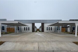 12 Notre Dame Ave in McAllen, TX - Building Photo