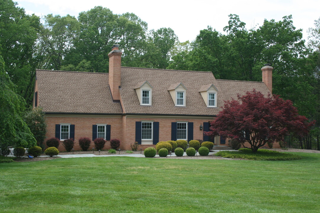 7808 Manor House Dr in Fairfax Station, VA - Building Photo