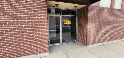 55 E New York St in Aurora, IL - Foto de edificio - Building Photo