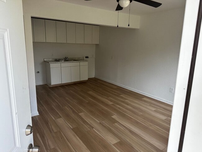 10916 Santa Ana St in Lamont, CA - Building Photo - Building Photo