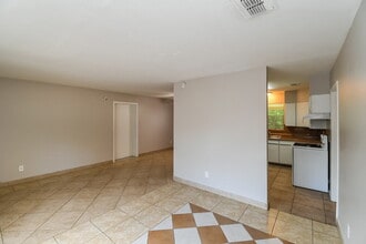 7839 Lemans Dr in Jacksonville, FL - Building Photo - Building Photo