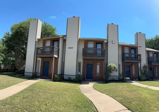 property at 1828 River Crossing Cir