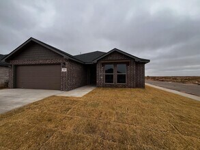 2028 Cottonwood Ave in Wolfforth, TX - Building Photo - Building Photo