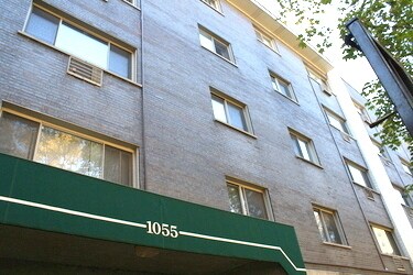 1055 W Catalpa Ave in Chicago, IL - Building Photo