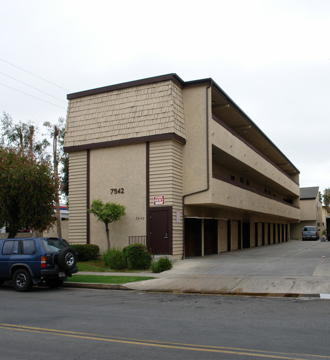 Stark Drive Apartments in Huntington Beach, CA - Building Photo - Building Photo