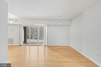 11619 Stoneview Square in Reston, VA - Building Photo - Building Photo