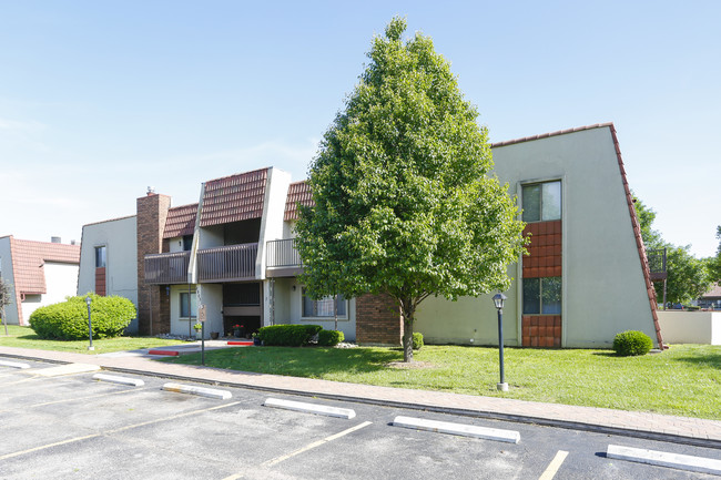 Aragon Apartments in Wichita, KS - Foto de edificio - Building Photo