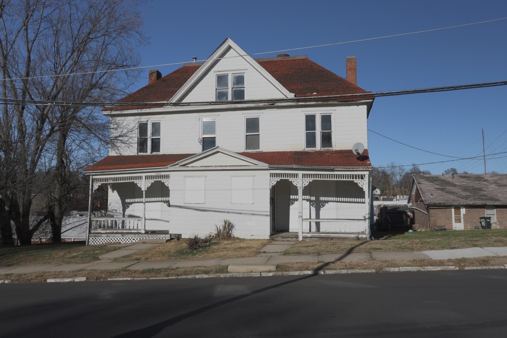 1831 Union St in St. Joseph, MO - Building Photo