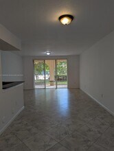 2578 Centergate Dr in Miramar, FL - Building Photo - Building Photo