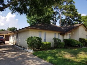 1042 Creekmont Dr in Houston, TX - Building Photo - Building Photo