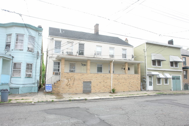 422-424 Mechanic St