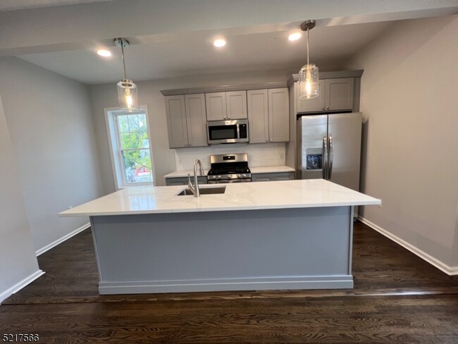 109 Wanaque Ave in Pompton Lakes, NJ - Building Photo - Building Photo