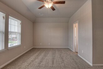 9517 Yellow Rose Dr in Texas City, TX - Building Photo - Building Photo