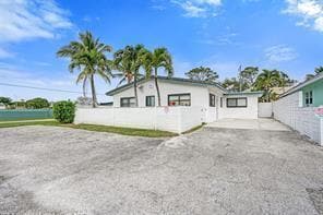 2500 NE 16th Ave in Wilton Manors, FL - Building Photo - Building Photo