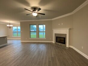 40190 Maddie Drive in Prairieville, LA - Foto de edificio - Building Photo