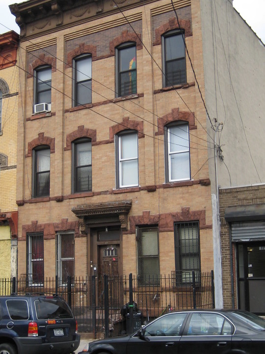 1003 Wyckoff Ave in Ridgewood, NY - Building Photo