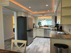 1050 9th St S in Naples, FL - Building Photo - Building Photo