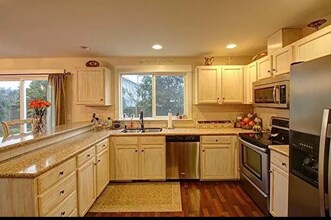 3218 F Ave in Anacortes, WA - Foto de edificio - Building Photo