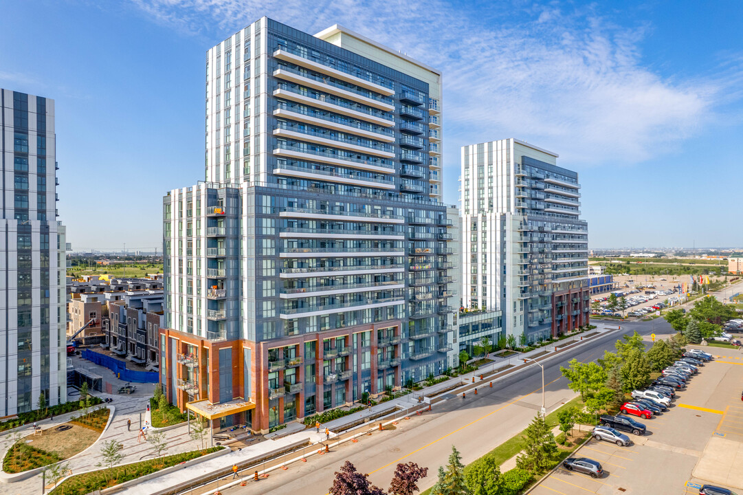 Mobilio Condos in Vaughan, ON - Building Photo