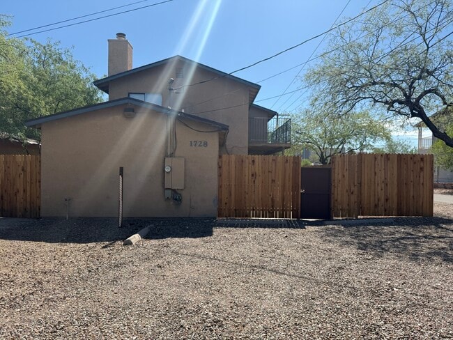 1728 N Santa Rita Ave in Tucson, AZ - Building Photo - Building Photo