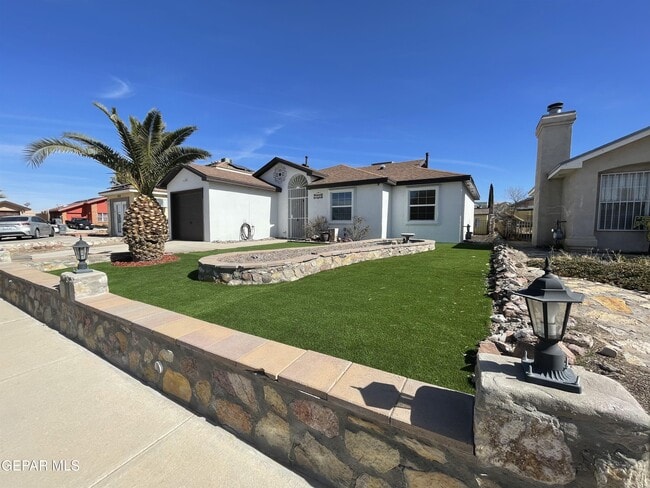 5432 Thornridge Cir in El Paso, TX - Building Photo - Building Photo