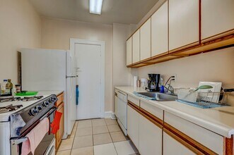 Heights Apartments at Cedar Fairmount in Cleveland Heights, OH - Building Photo - Interior Photo