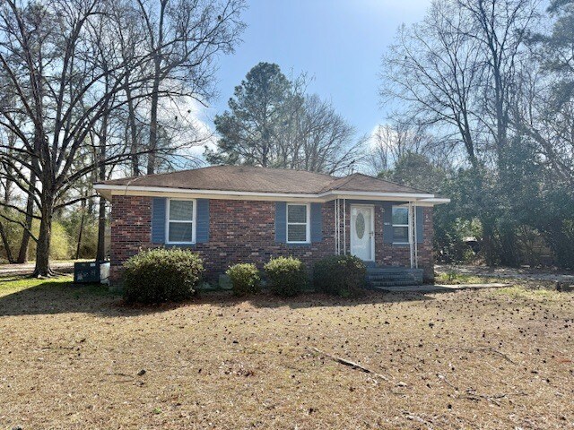 2122 William Gibbons Rd in Turbeville, SC - Building Photo - Building Photo