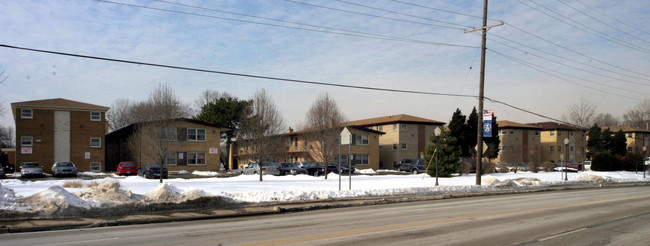 Wolf Road Apartments in Hillside, IL - Building Photo - Building Photo