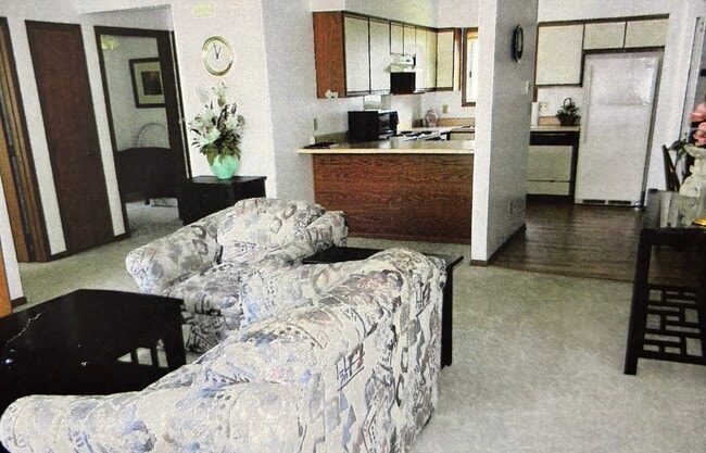 526 Root Ave, Unit 1 in Hartford, WI - Building Photo - Building Photo