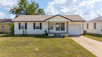 4728 SE 17th St in Del City, OK - Building Photo