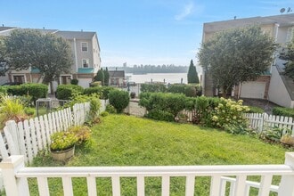 66 Bergen Ridge Rd in North Bergen, NJ - Foto de edificio - Building Photo