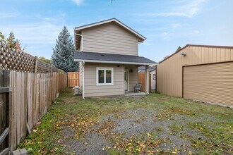878 Clay St in Ashland, OR - Building Photo - Building Photo