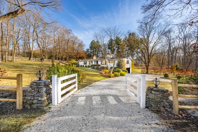 1001 Hulls Farm Rd