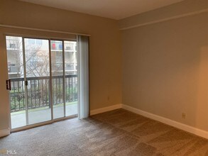 1075 Peachtree Walk NE in Atlanta, GA - Building Photo - Building Photo