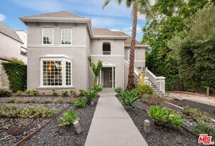 434 N Genesee Ave in Los Angeles, CA - Building Photo