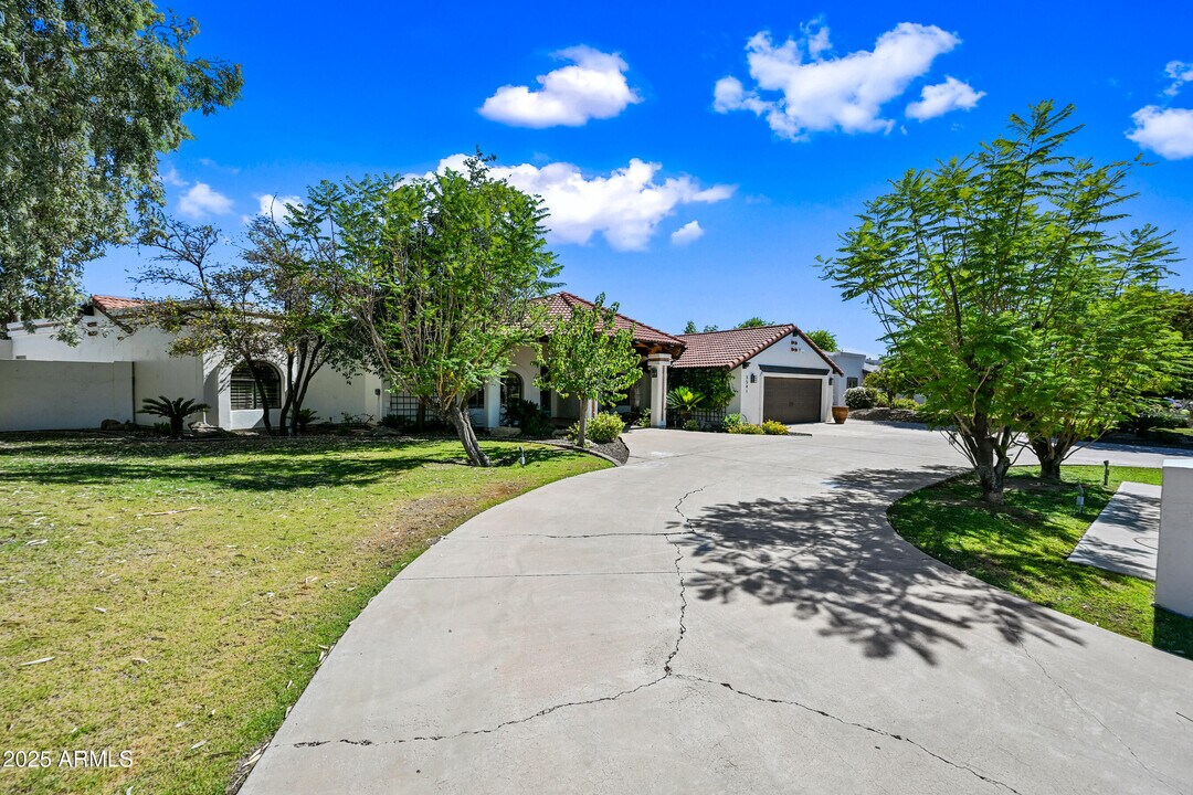 5541 E Crocus Dr in Scottsdale, AZ - Building Photo