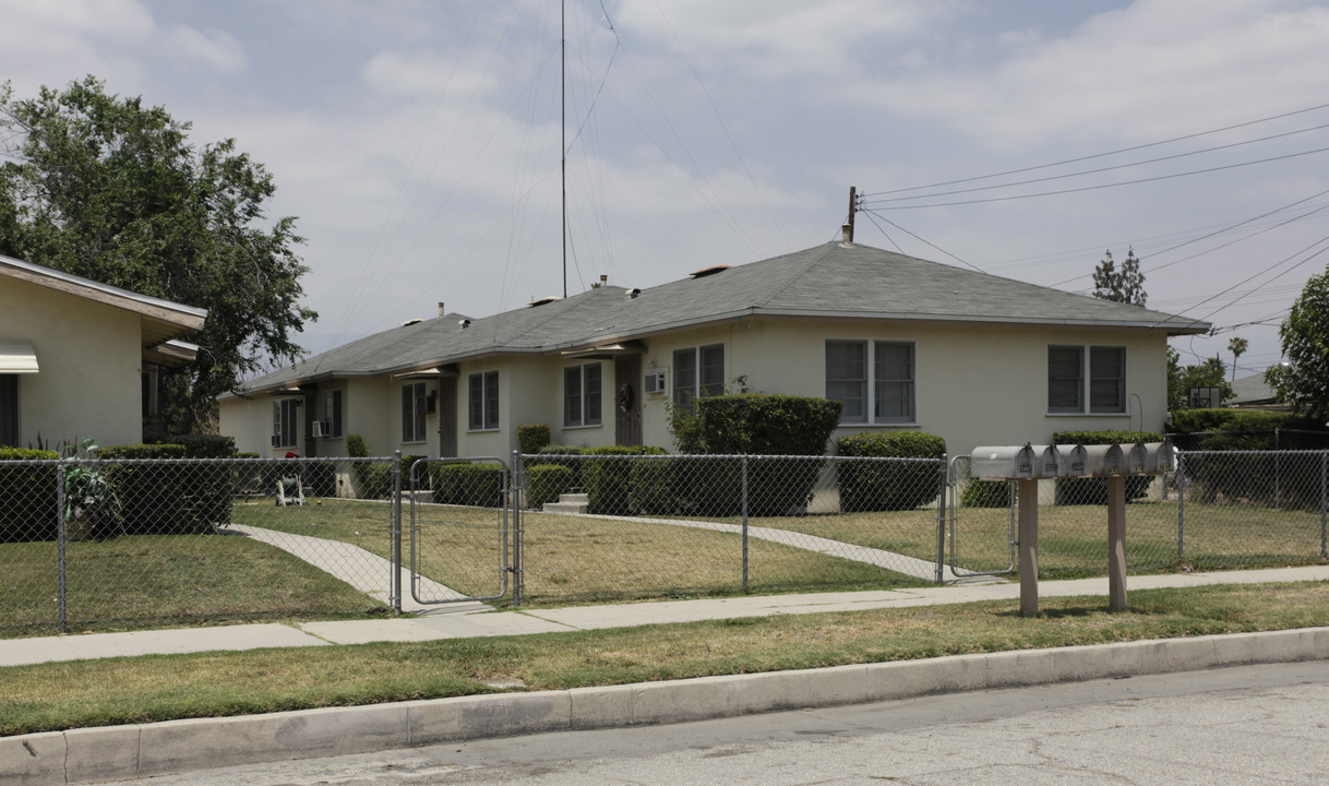 1324-1330 Walnut St in San Bernardino, CA - Foto de edificio