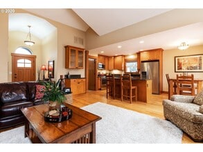18701 Lassen Ct in Oregon City, OR - Building Photo - Building Photo