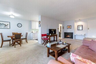 277 Pleasant St, Unit 317 in Pasadena, CA - Foto de edificio - Building Photo