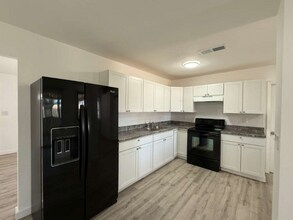 164 Lost Forest St in San Antonio, TX - Foto de edificio - Building Photo